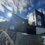 Elegant Ski-in Ski-out